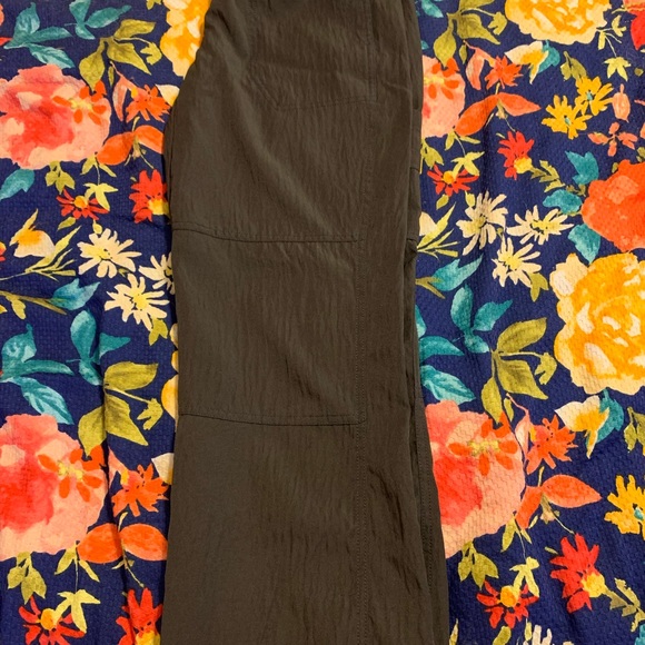 Gray scrub top and scrub pants - Picture 3 of 5